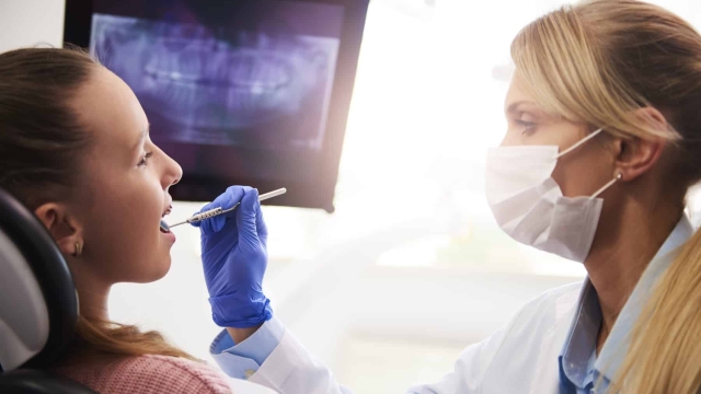 Choosing Between an Orthodontist and Private Dentist: Decoding Your Dental Options