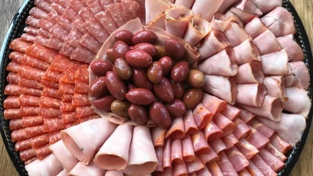 A Carnivorous Delight: Unveiling the Meat Sampling Tray!